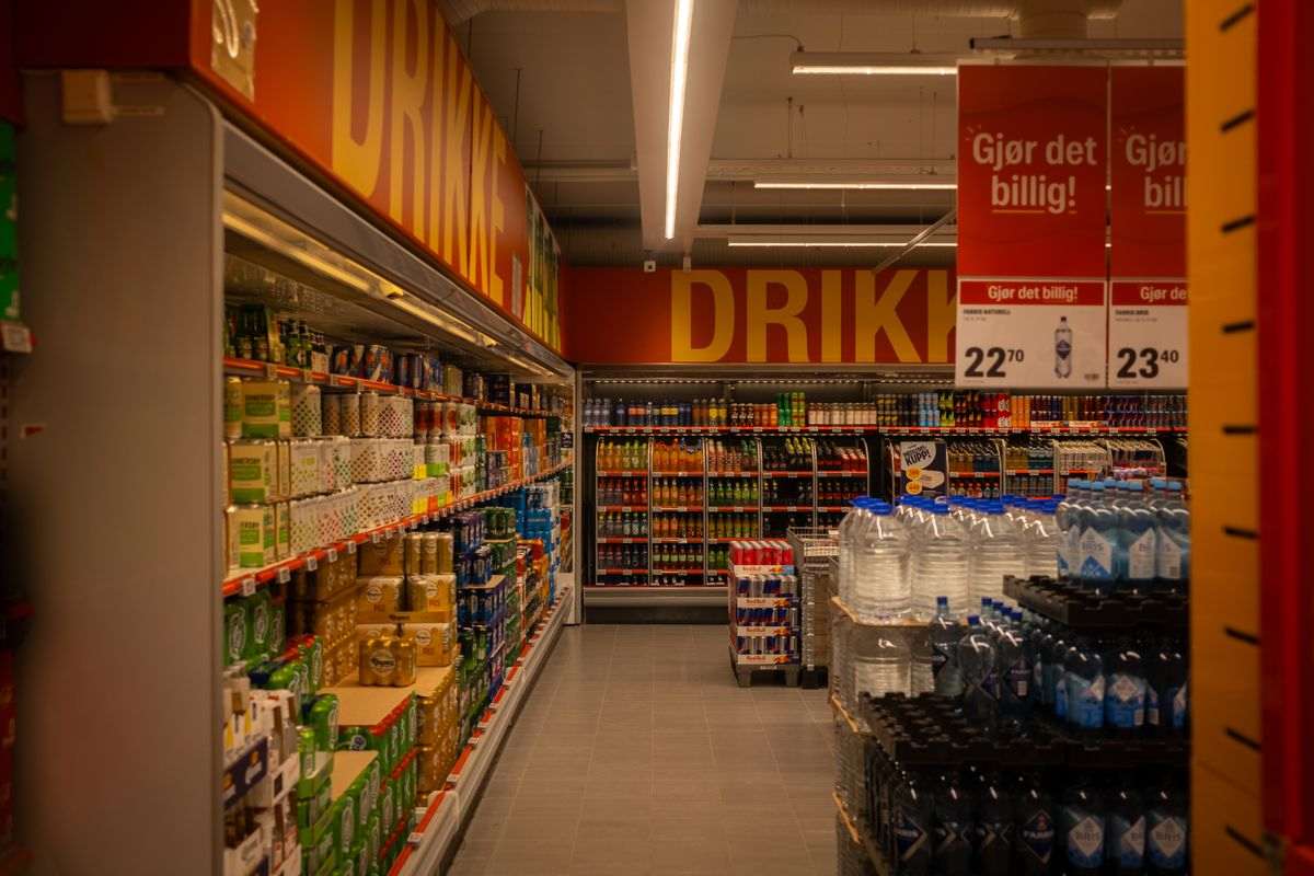 為什麼超市把牛奶放在最裡面——整間店是一台算計你的機器